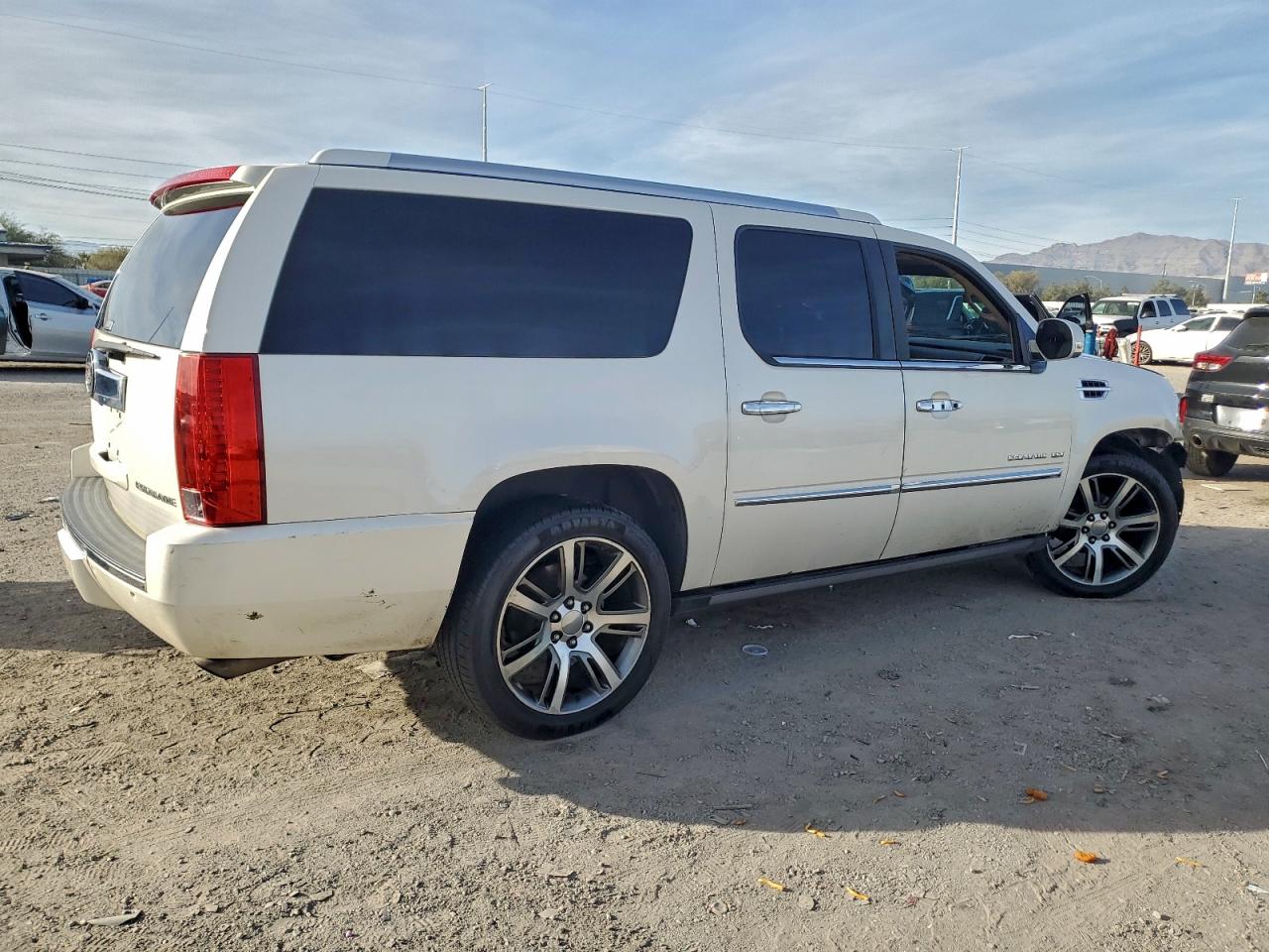 2011 CADILLAC ESCALADE ESV PREMIUM photo 5