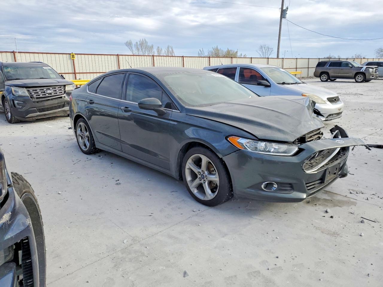 2016 FORD FUSION S photo 4