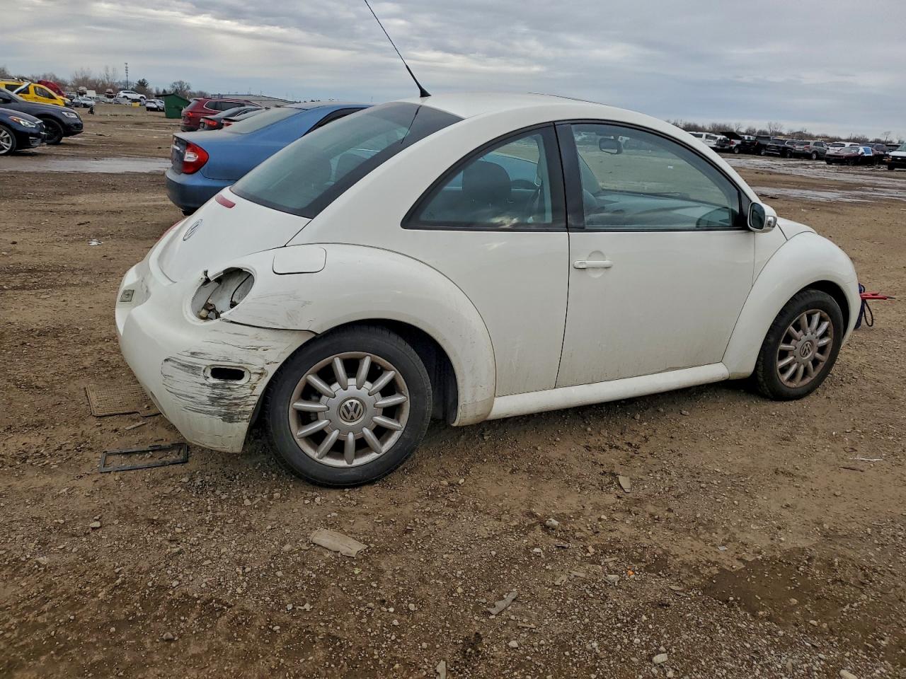 2004 VOLKSWAGEN NEW BEETLE GLS photo 3