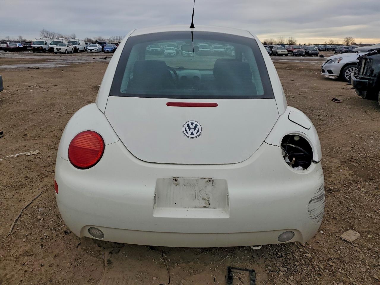 2004 VOLKSWAGEN NEW BEETLE GLS photo 6