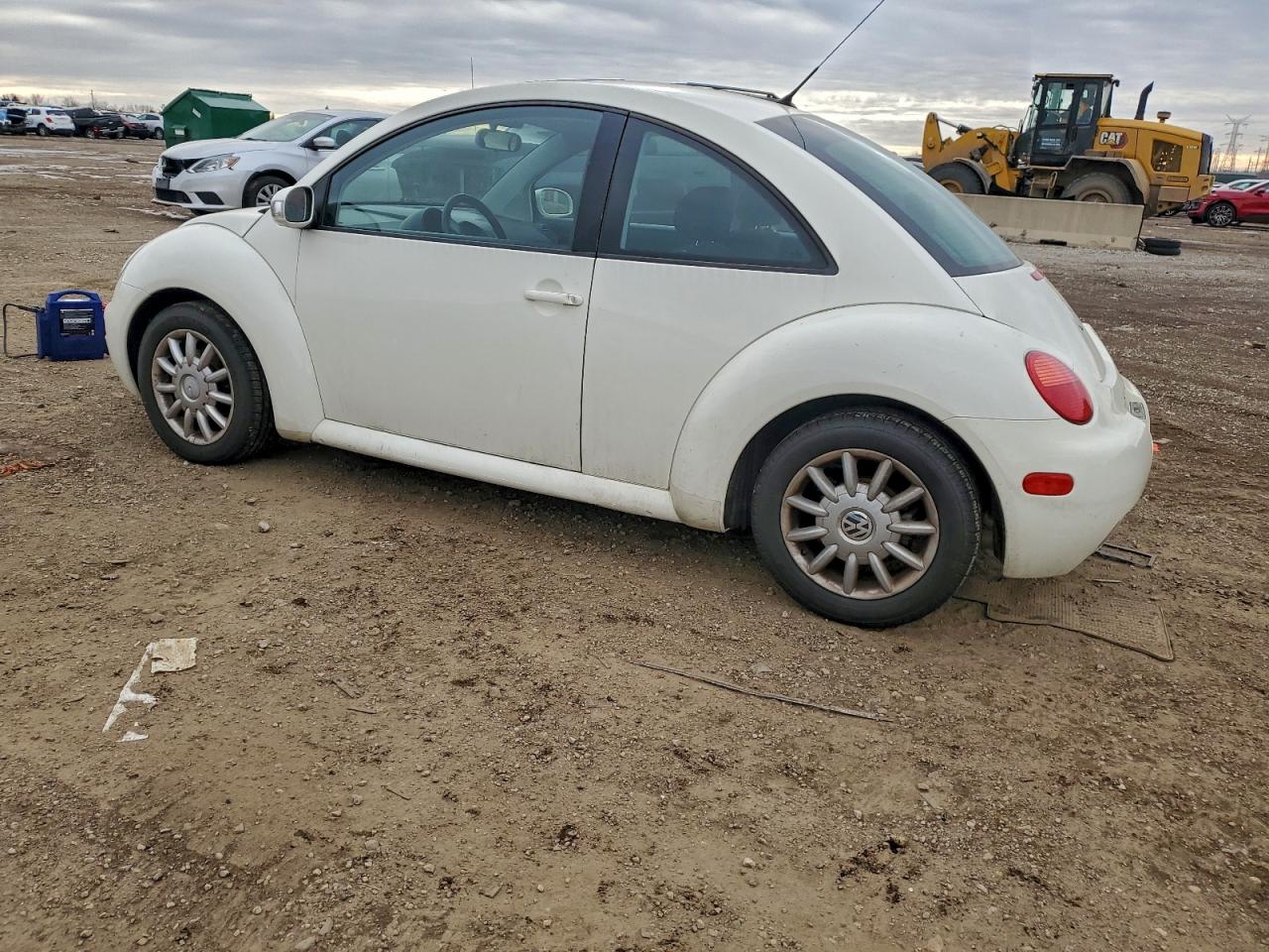 2004 VOLKSWAGEN NEW BEETLE GLS photo 2