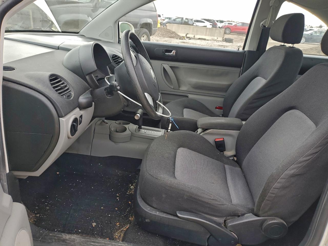 2004 VOLKSWAGEN NEW BEETLE GLS photo 7