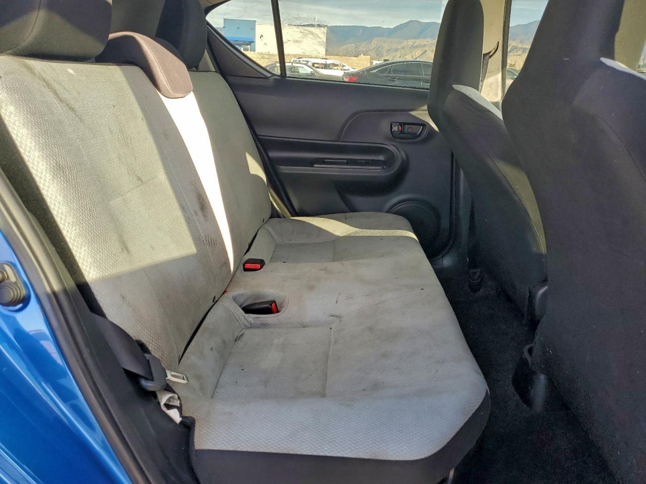 2016 TOYOTA PRIUS C photo 10