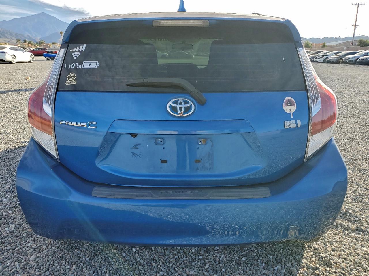 2016 TOYOTA PRIUS C photo 6