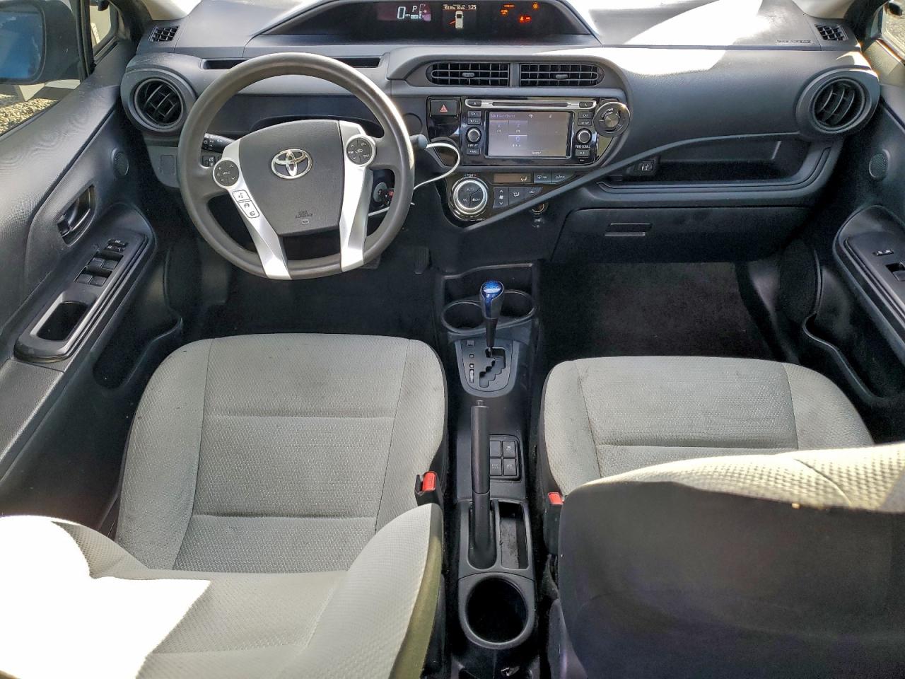 2016 TOYOTA PRIUS C photo 8