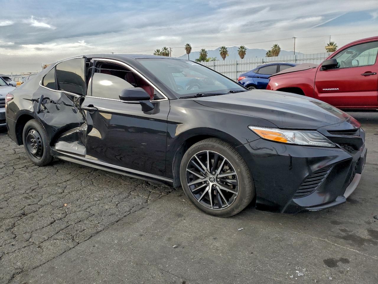 2020 TOYOTA CAMRY XSE photo 4