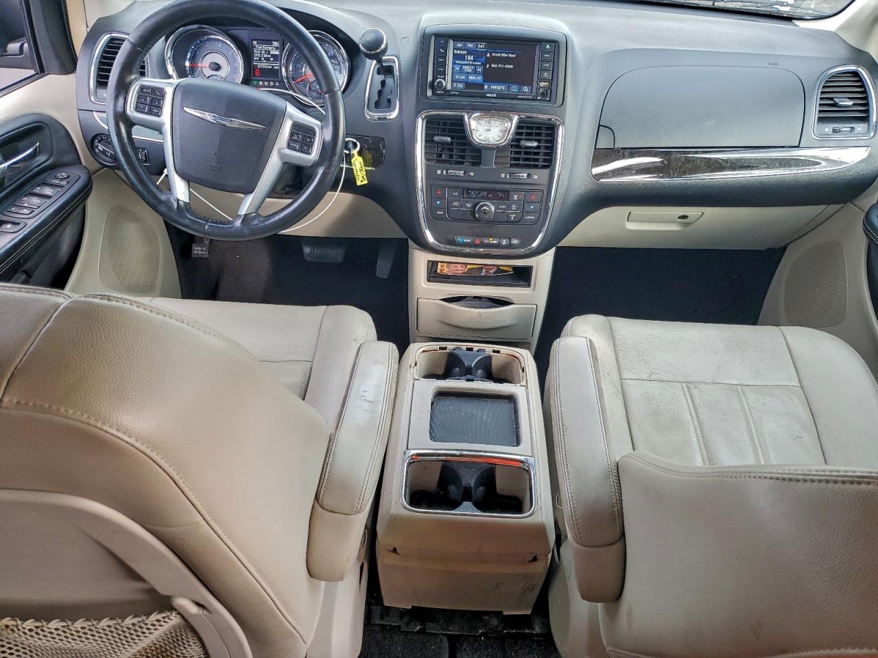 2013 CHRYSLER TOWN & COUNTRY TOURING photo 8