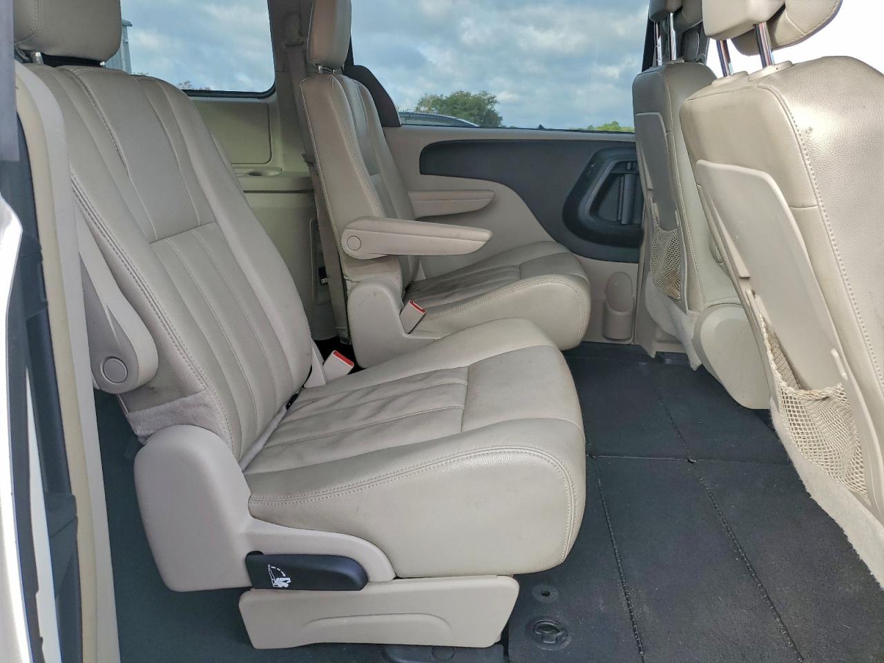2013 CHRYSLER TOWN & COUNTRY TOURING photo 11