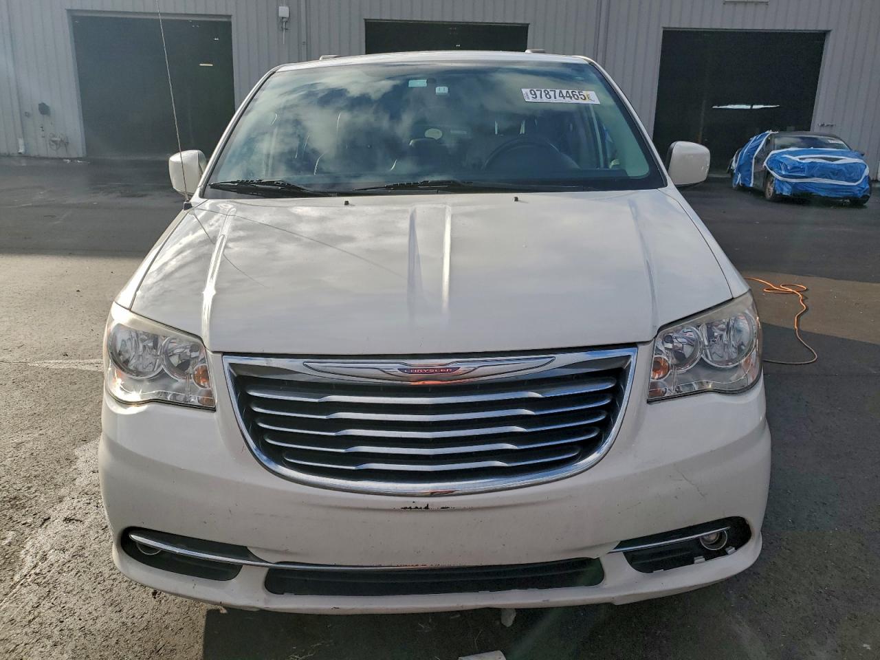 2013 CHRYSLER TOWN & COUNTRY TOURING photo 5