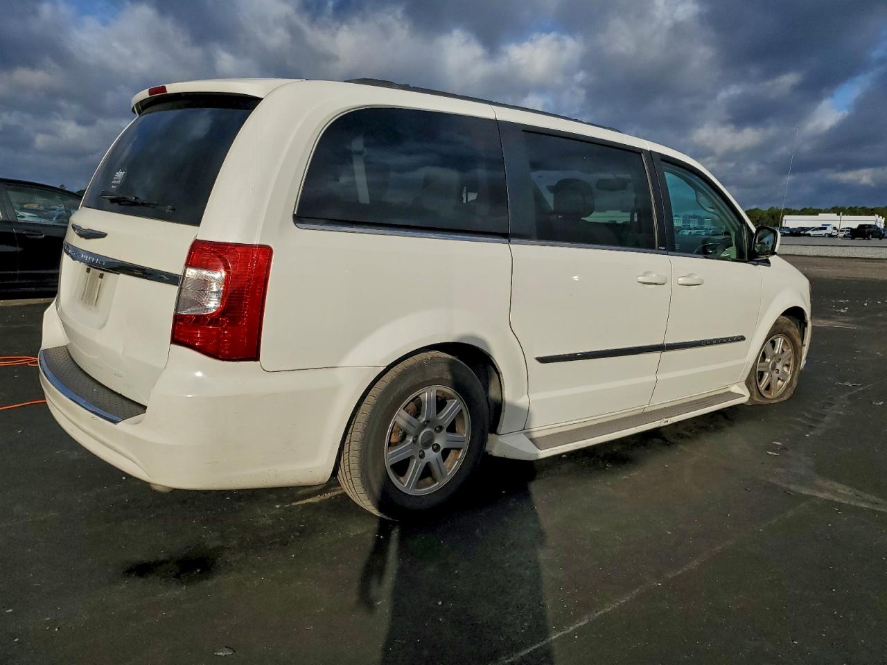 2013 CHRYSLER TOWN & COUNTRY TOURING photo 3