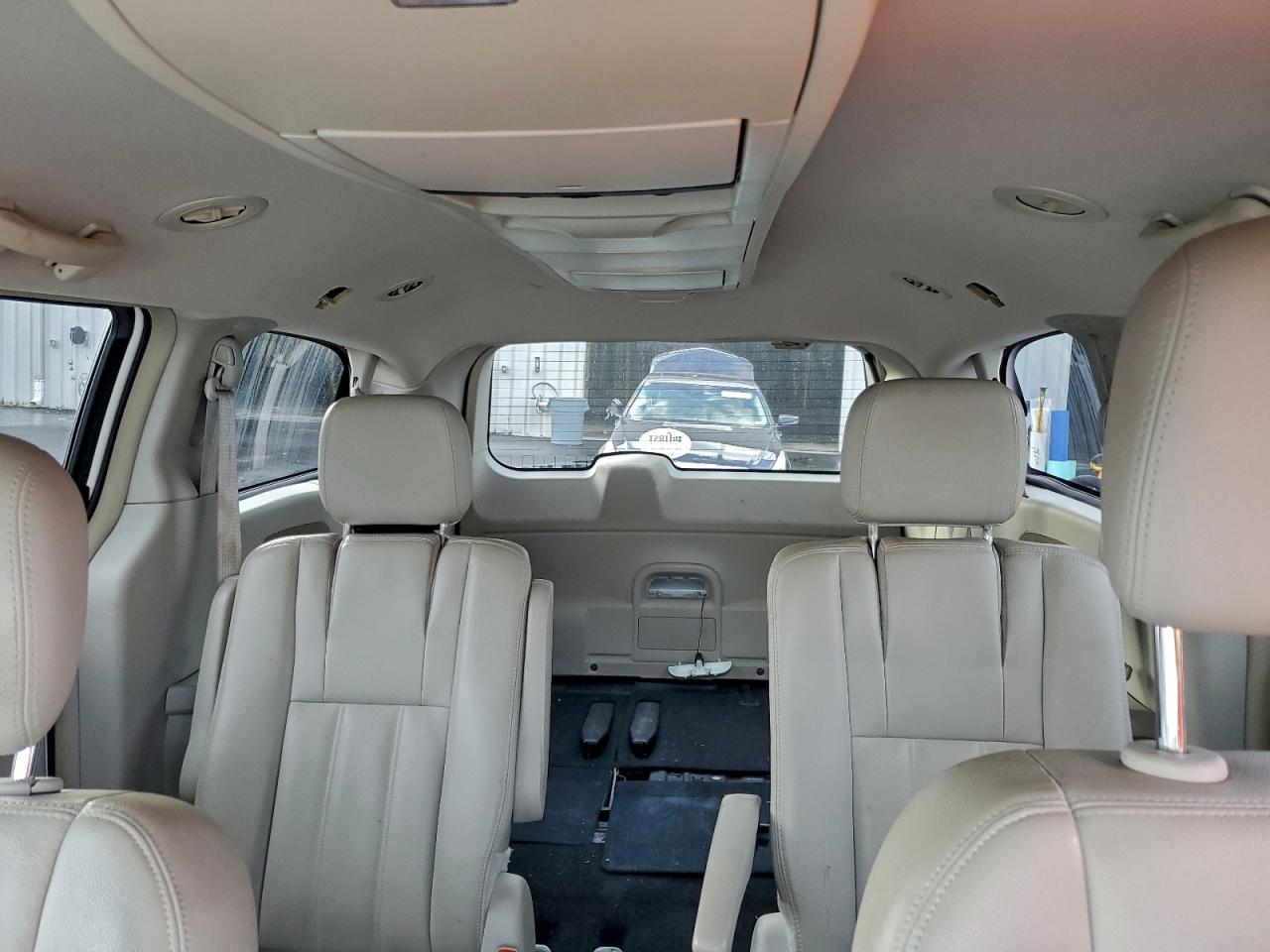 2013 CHRYSLER TOWN & COUNTRY TOURING photo 10