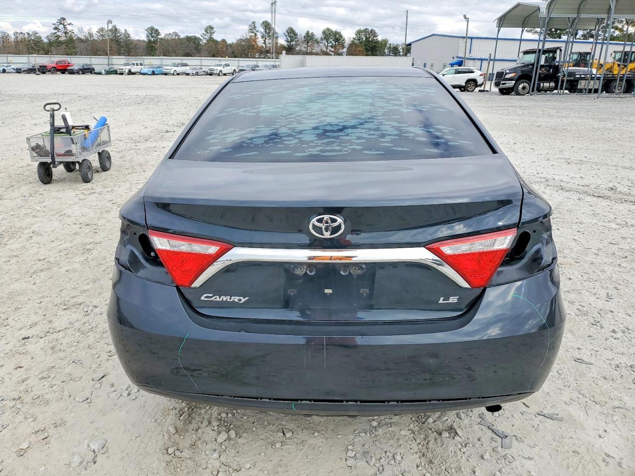 2016 TOYOTA CAMRY LE photo 6