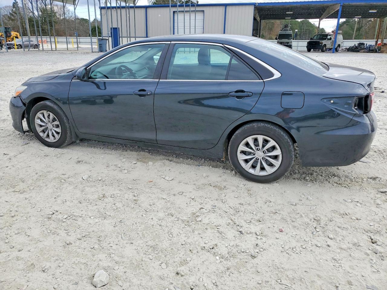 2016 TOYOTA CAMRY LE photo 2