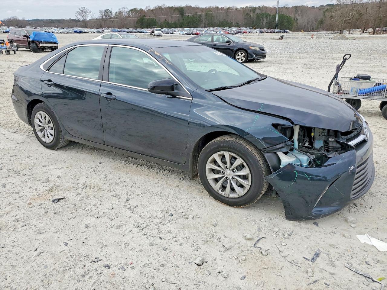 2016 TOYOTA CAMRY LE photo 4