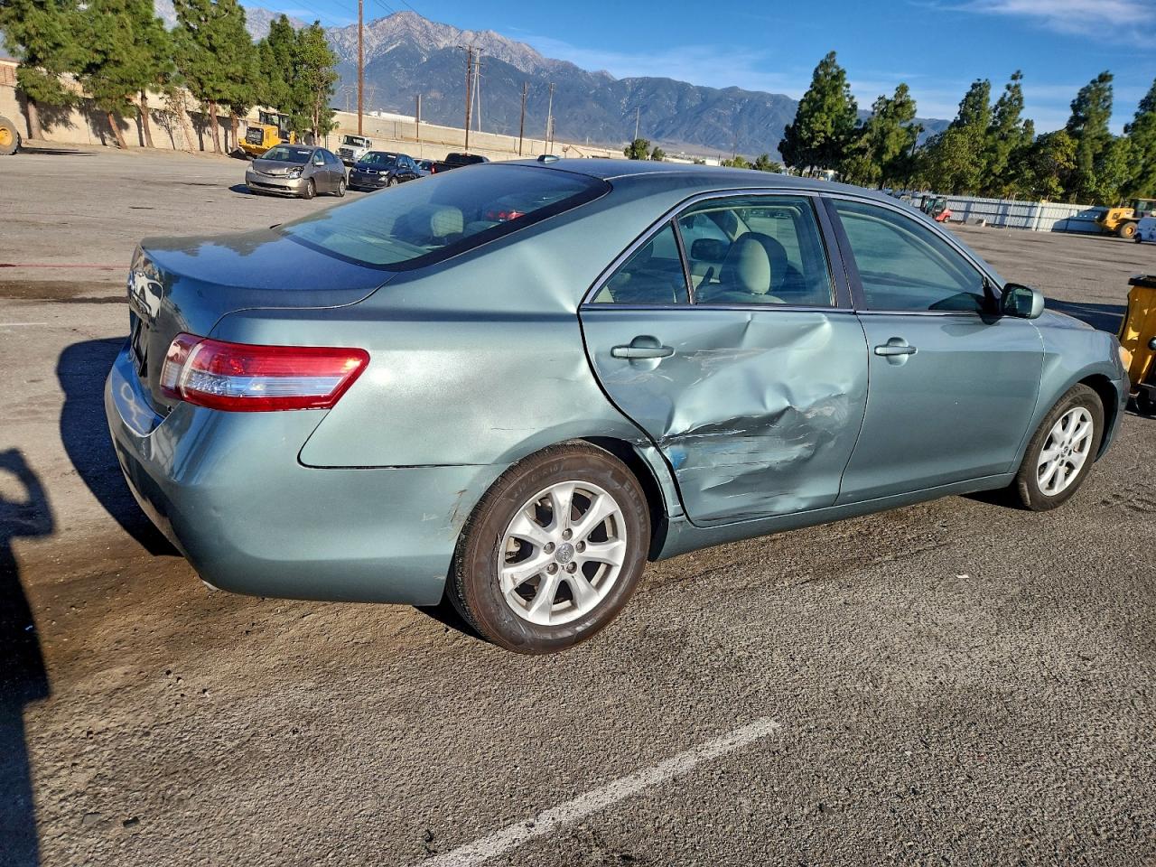 2011 TOYOTA CAMRY BASE photo 3