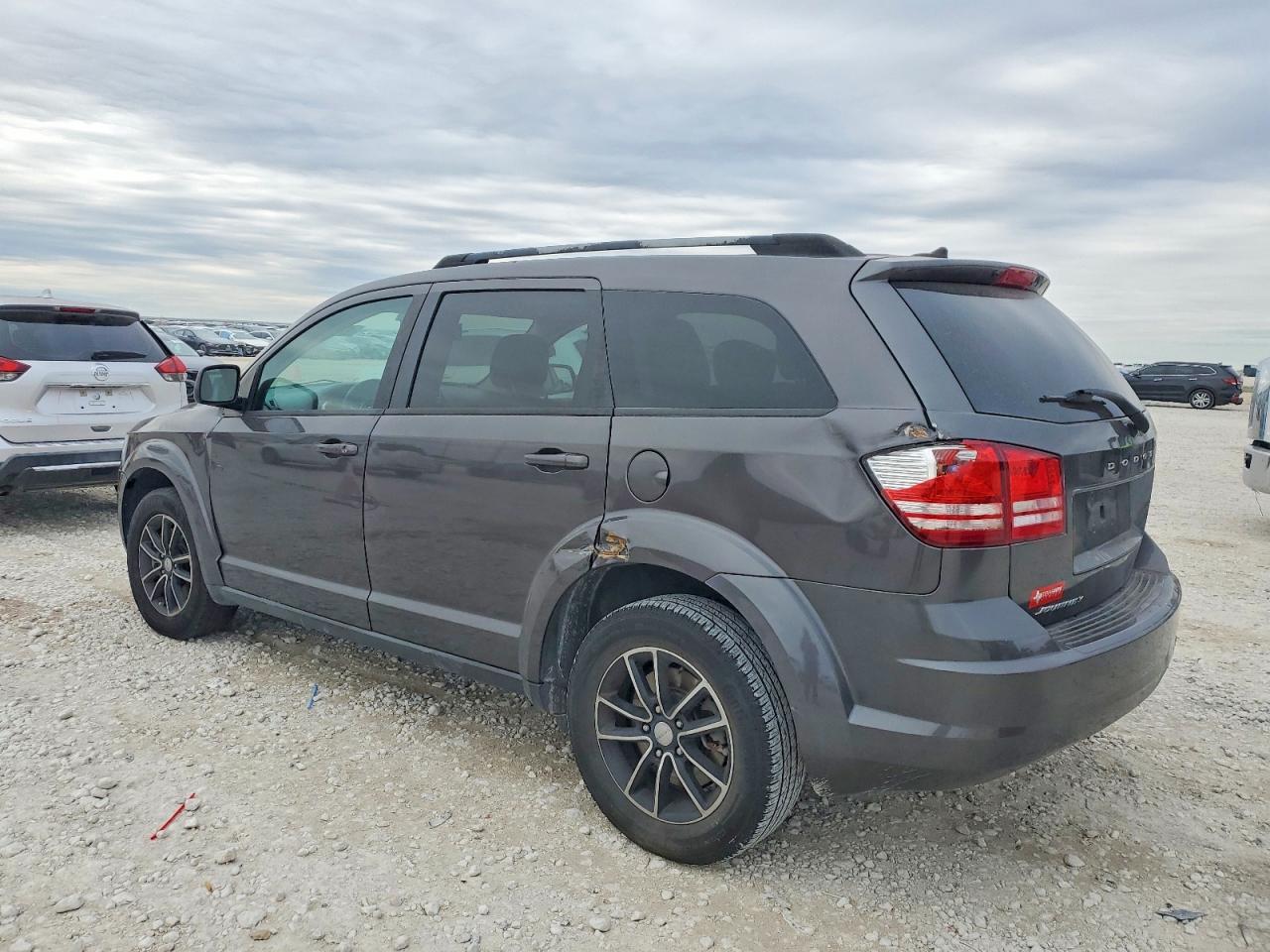 2017 DODGE JOURNEY SE photo 2