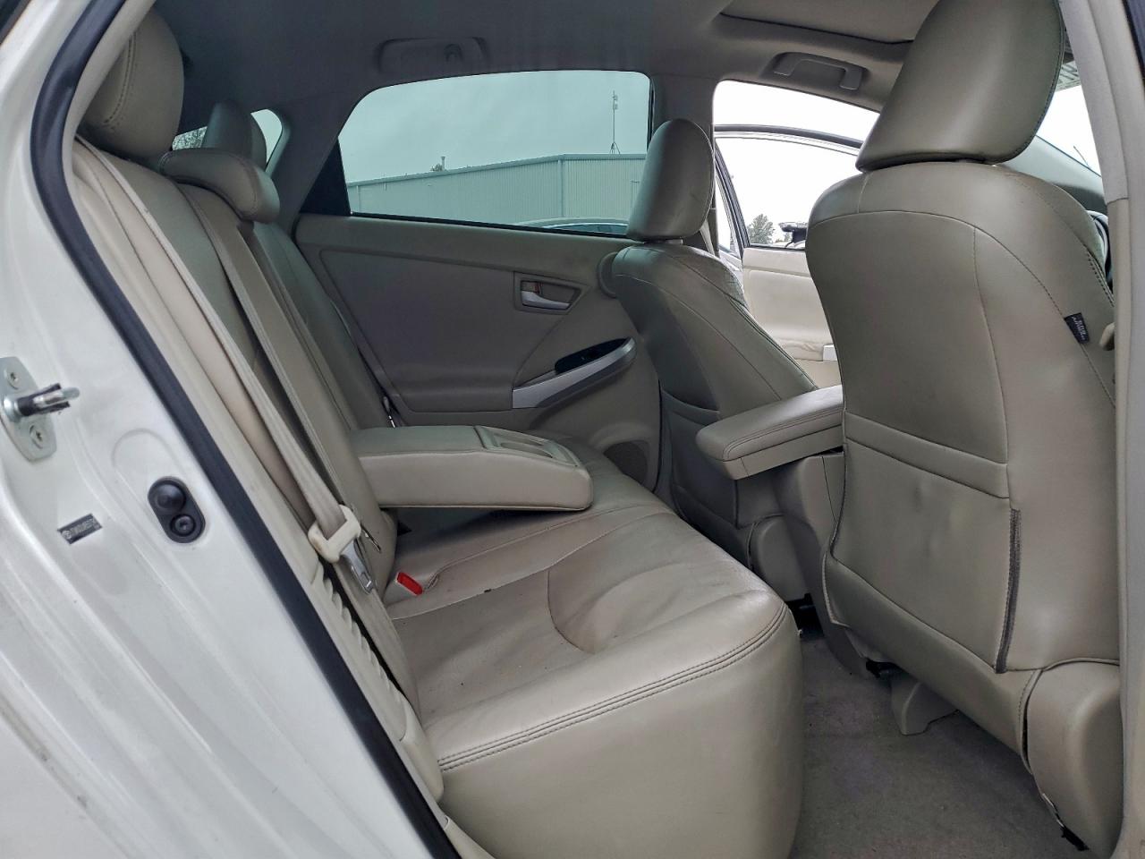 2011 TOYOTA PRIUS photo 10