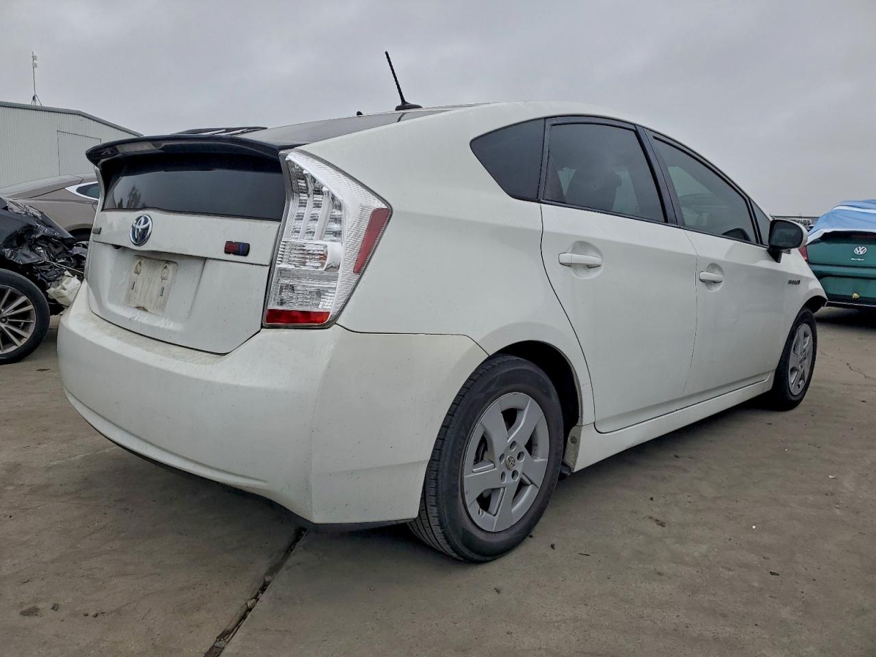 2011 TOYOTA PRIUS photo 3