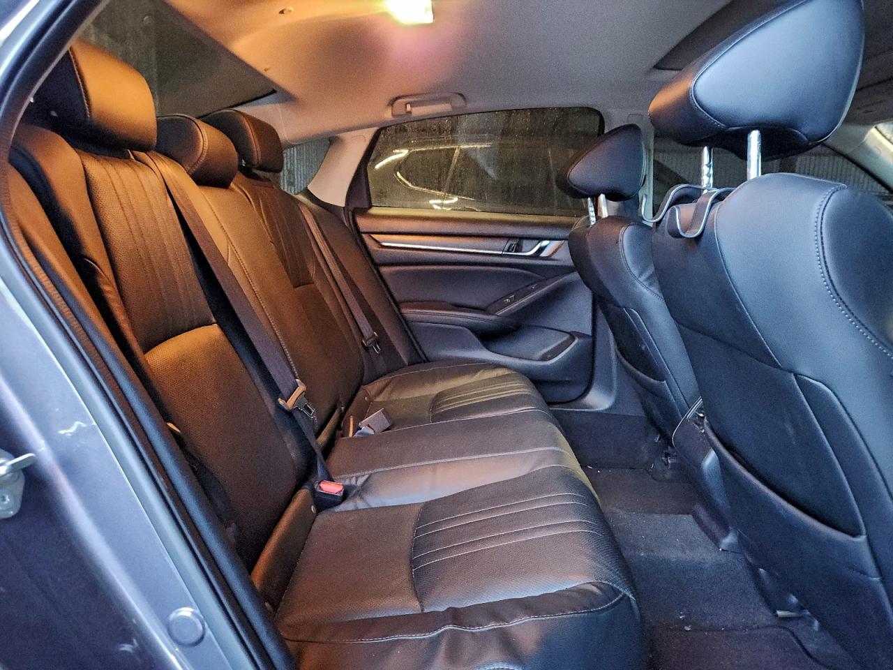 2018 HONDA ACCORD TOURING photo 10