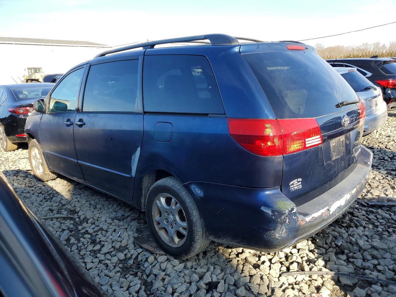 2004 TOYOTA SIENNA CE photo 3