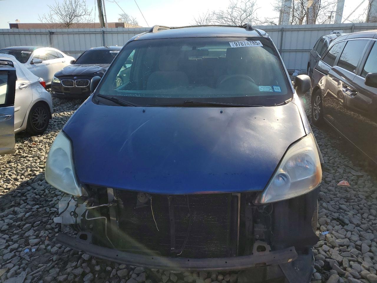 2004 TOYOTA SIENNA CE photo 9