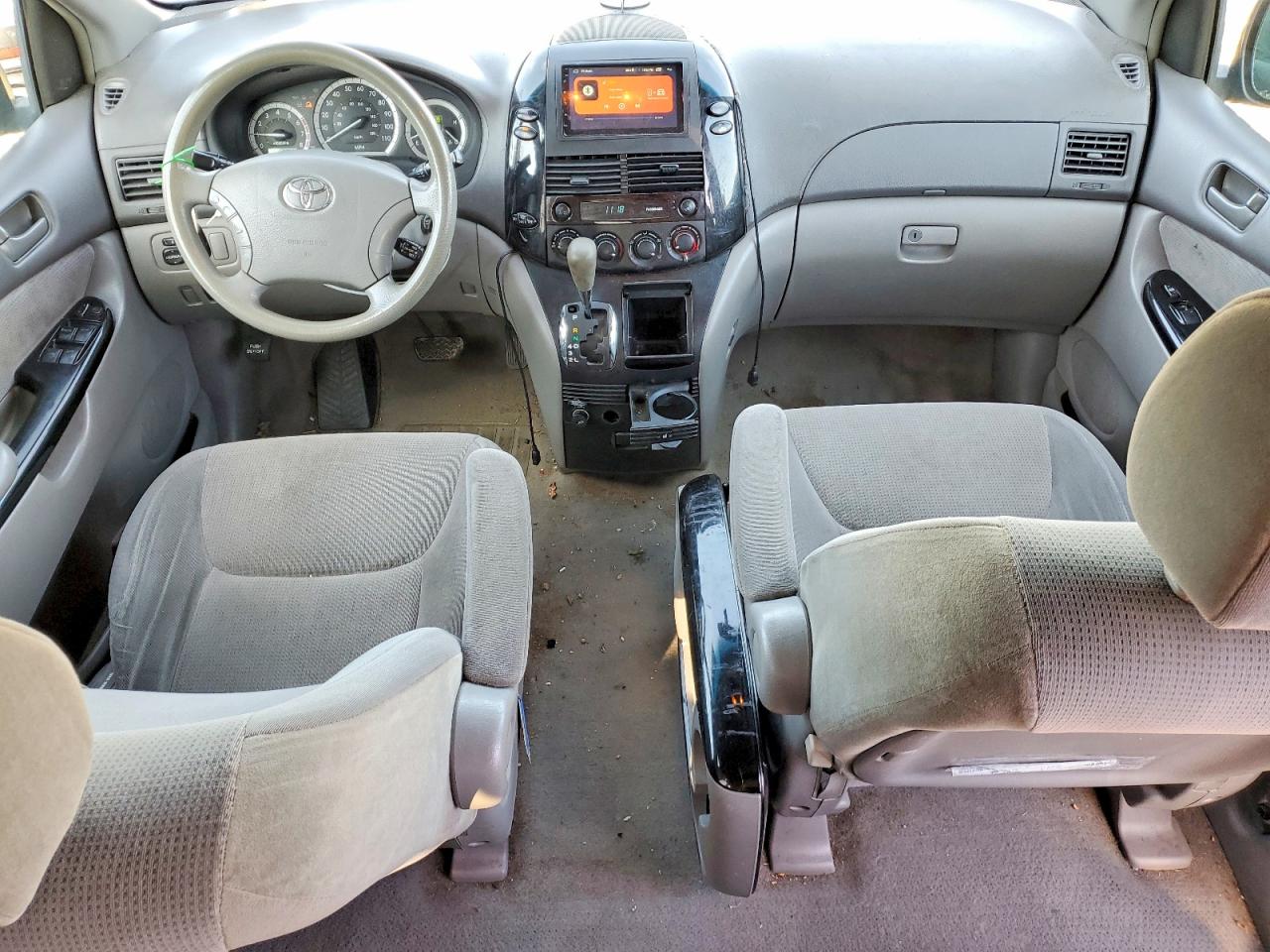 2004 TOYOTA SIENNA CE photo 15