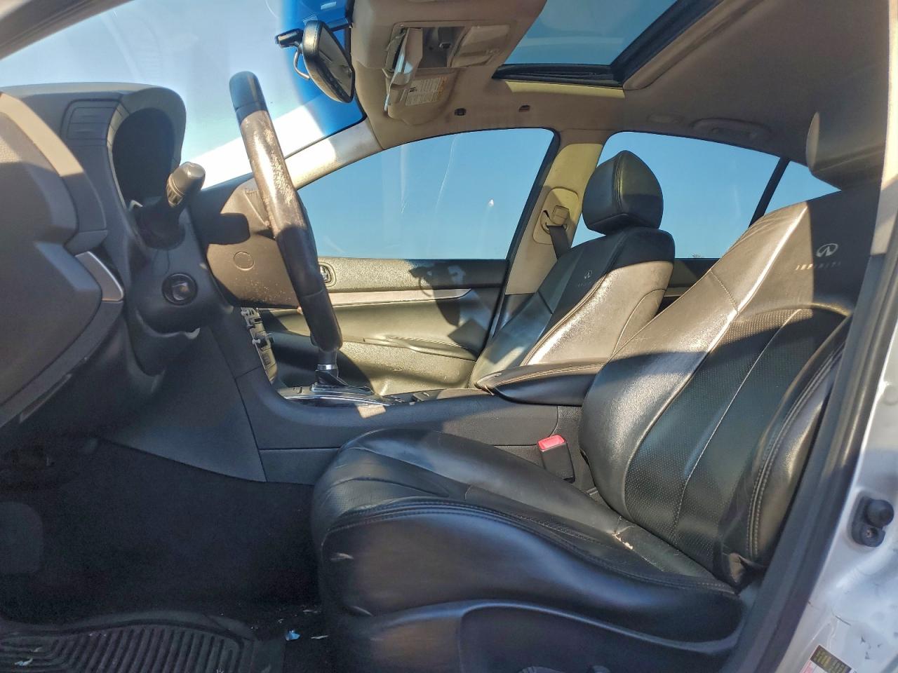 2012 INFINITI G37 photo 7