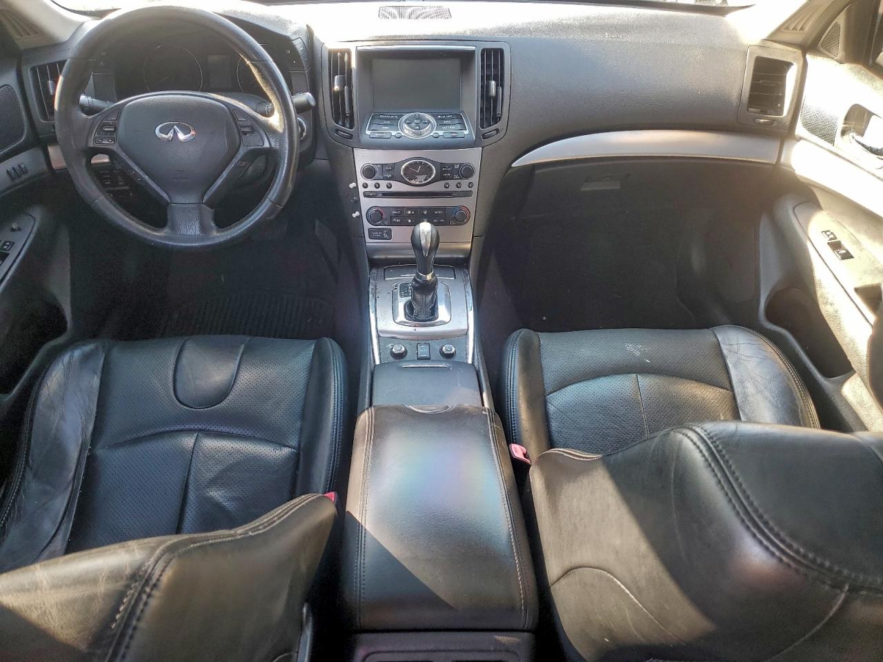 2012 INFINITI G37 photo 8