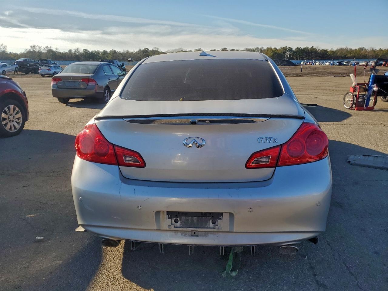 2012 INFINITI G37 photo 6