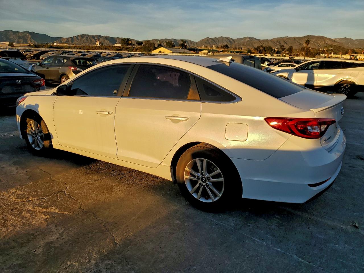 2017 HYUNDAI SONATA SE photo 2