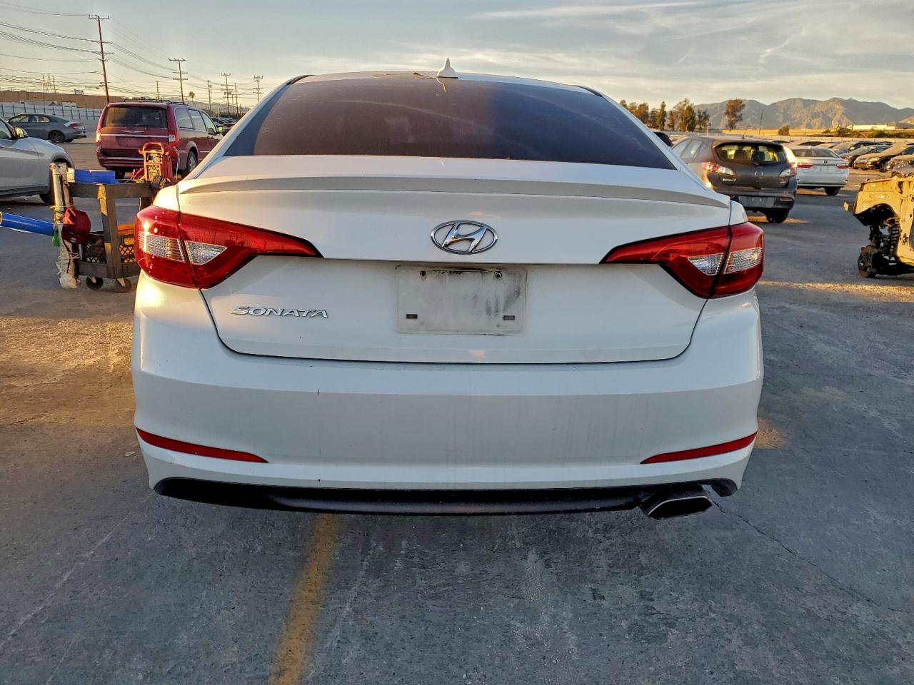 2017 HYUNDAI SONATA SE photo 6