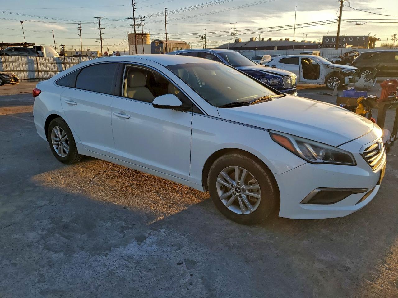 2017 HYUNDAI SONATA SE photo 4