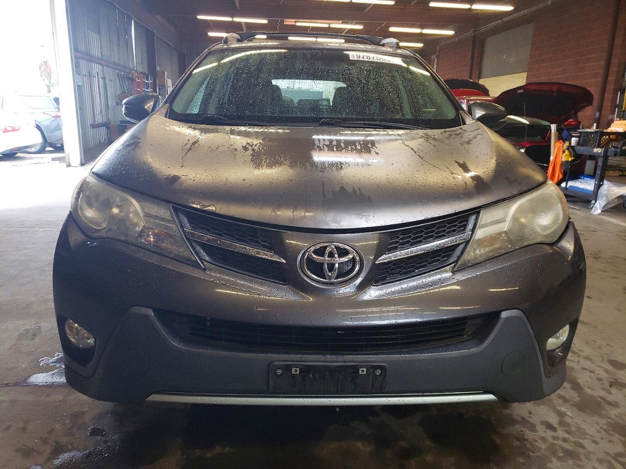 2013 TOYOTA RAV4 XLE photo 9