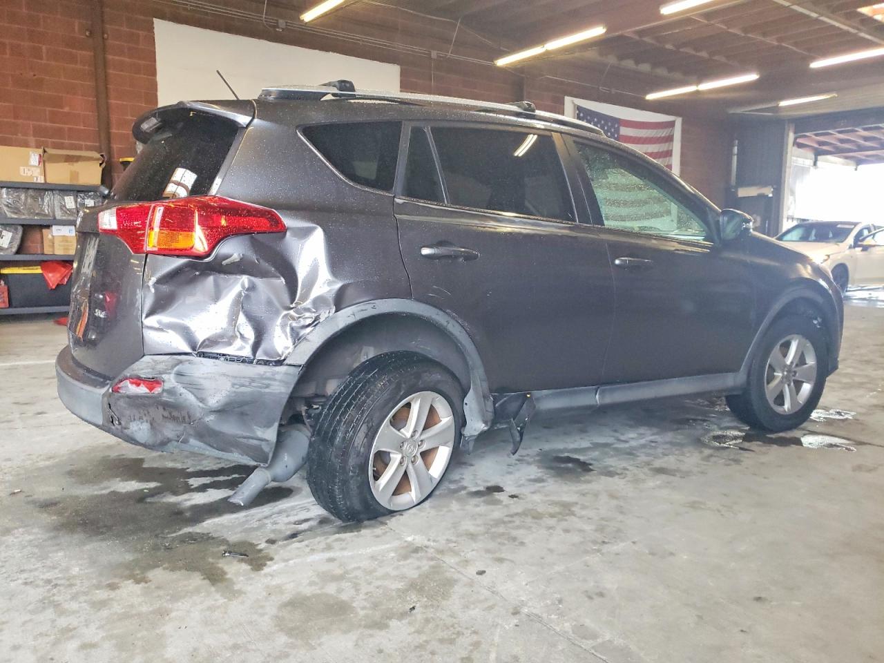 2013 TOYOTA RAV4 XLE photo 5