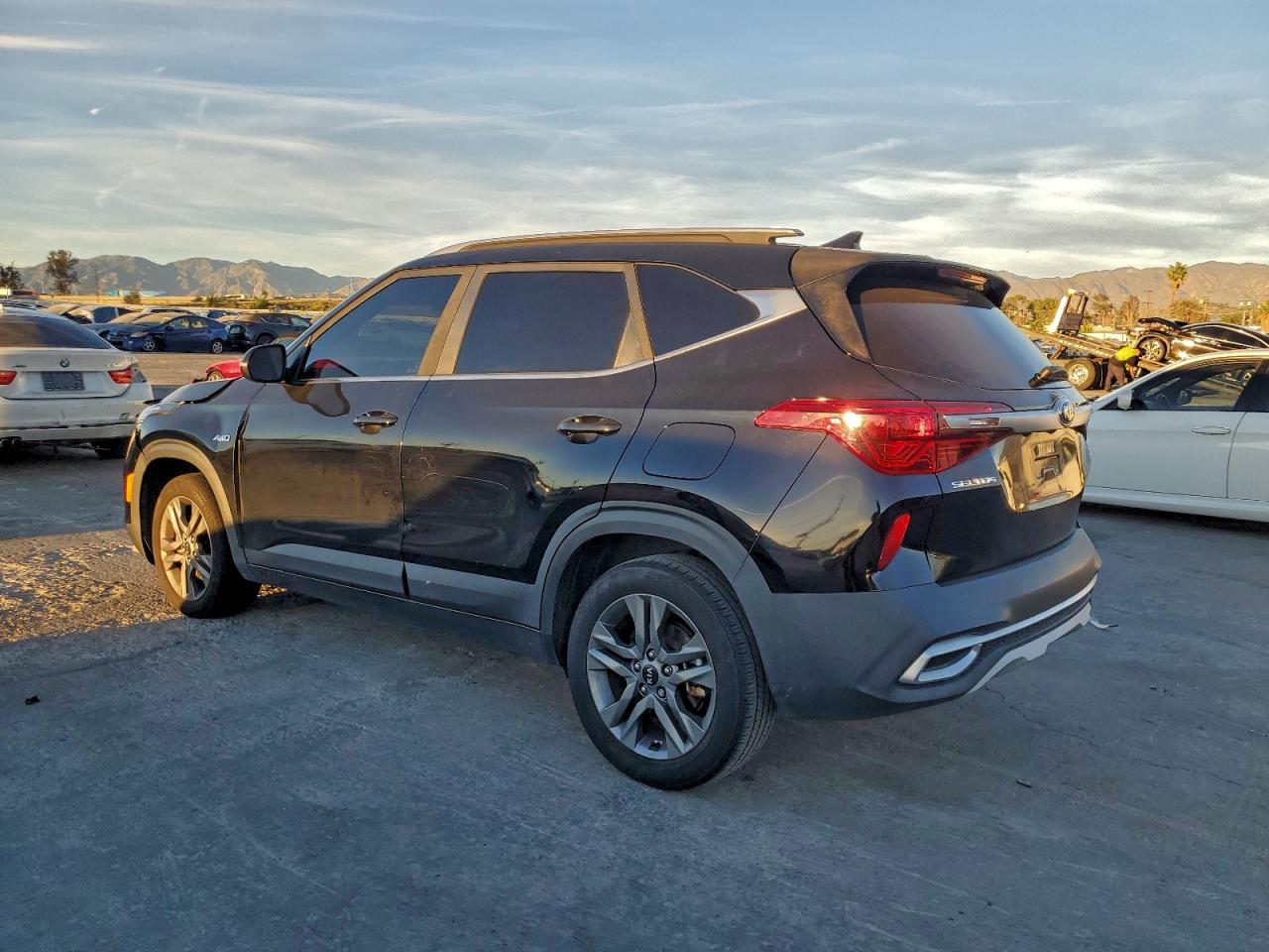 2021 KIA SELTOS S photo 2