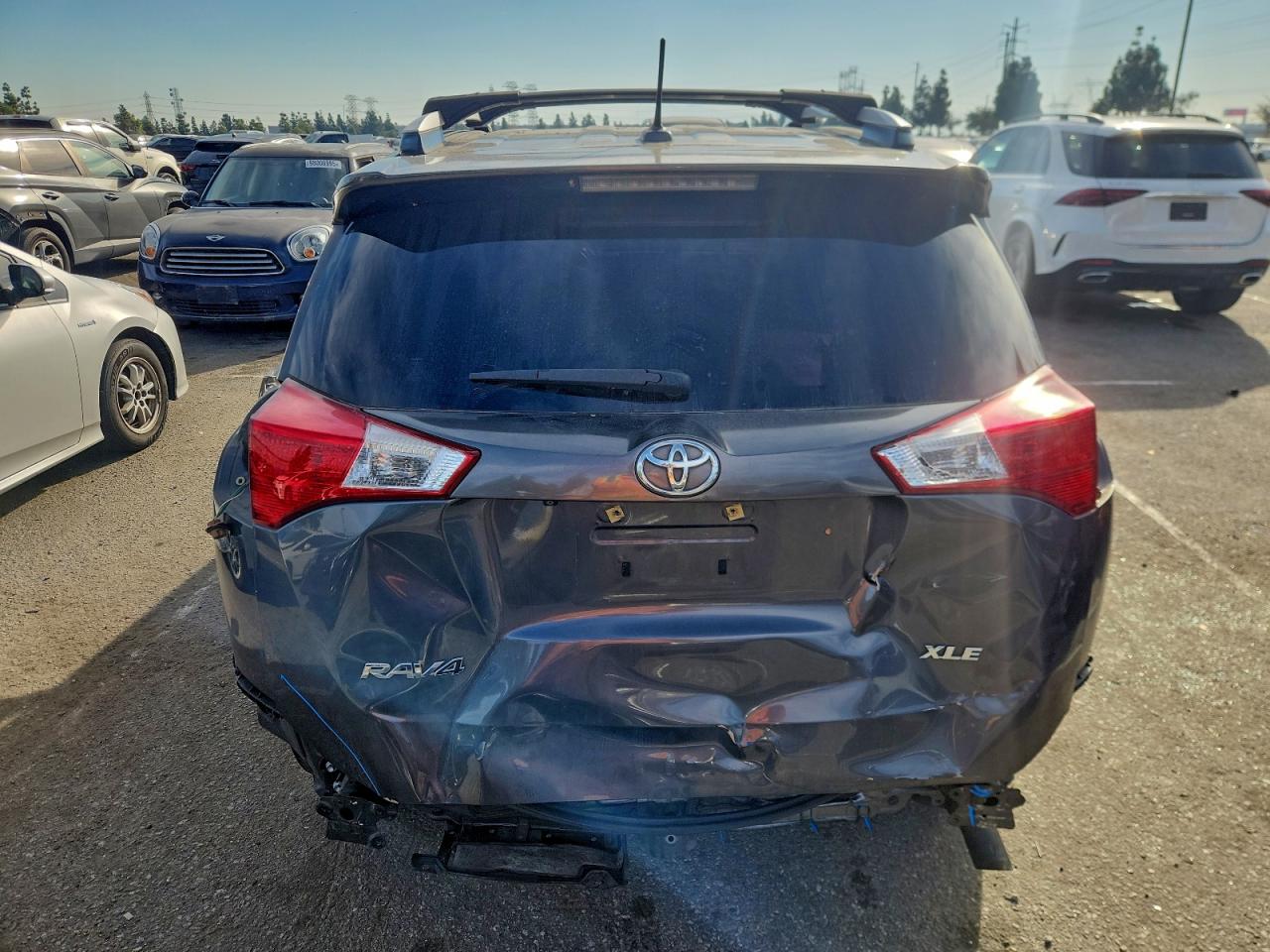 2015 TOYOTA RAV4 XLE photo 6