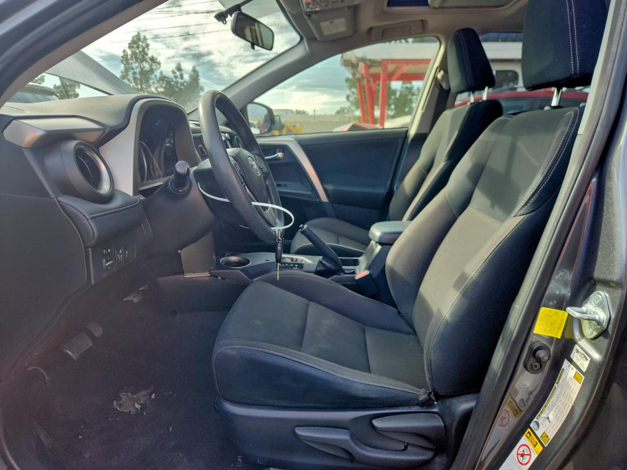 2015 TOYOTA RAV4 XLE photo 7