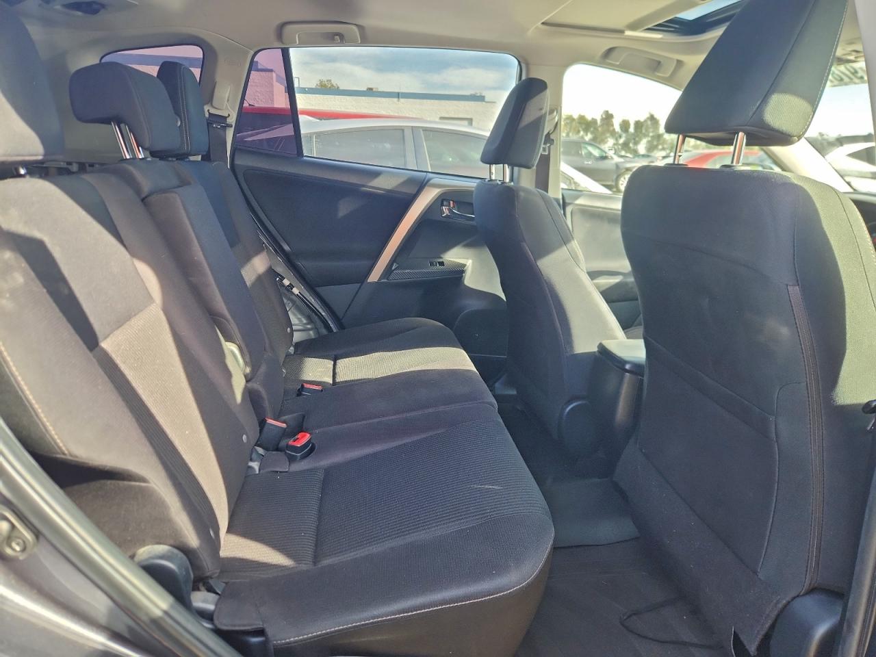 2015 TOYOTA RAV4 XLE photo 10