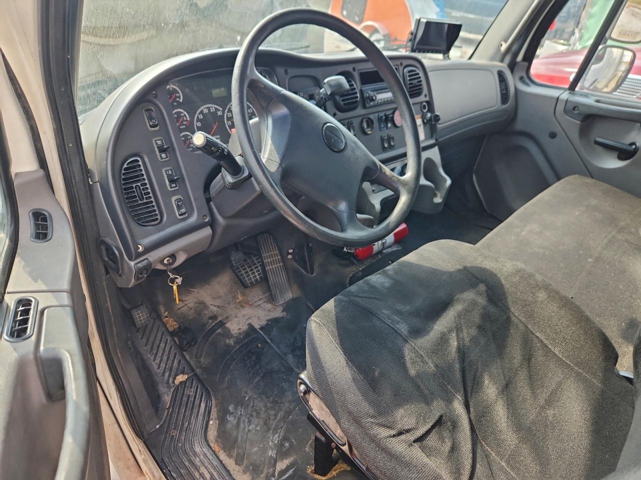 2015 FREIGHTLINER M2 106 MEDIUM DUTY photo 8