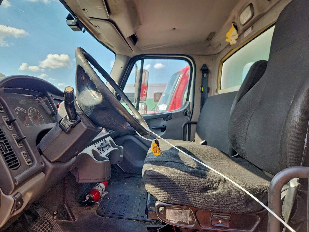 2015 FREIGHTLINER M2 106 MEDIUM DUTY photo 7