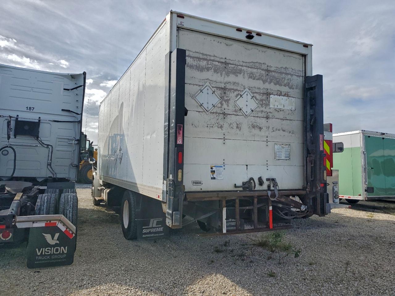 2015 FREIGHTLINER M2 106 MEDIUM DUTY photo 2