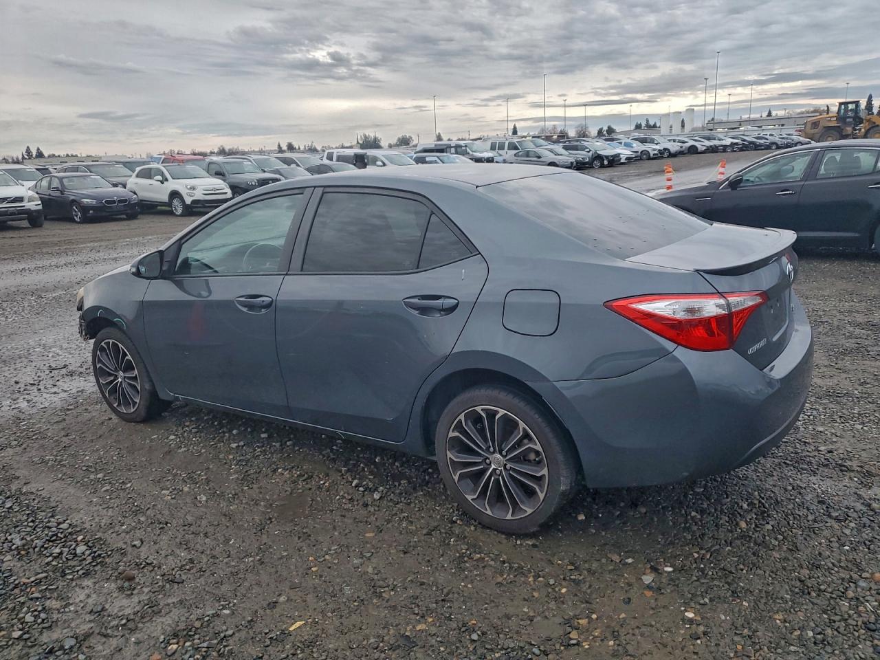 2014 TOYOTA COROLLA L photo 2