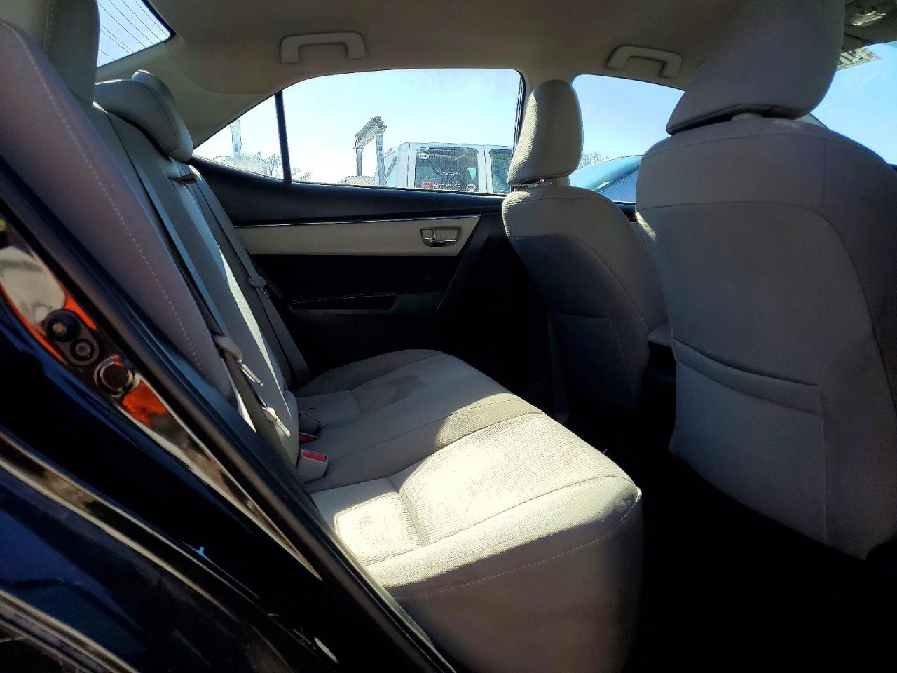 2015 TOYOTA COROLLA L photo 10
