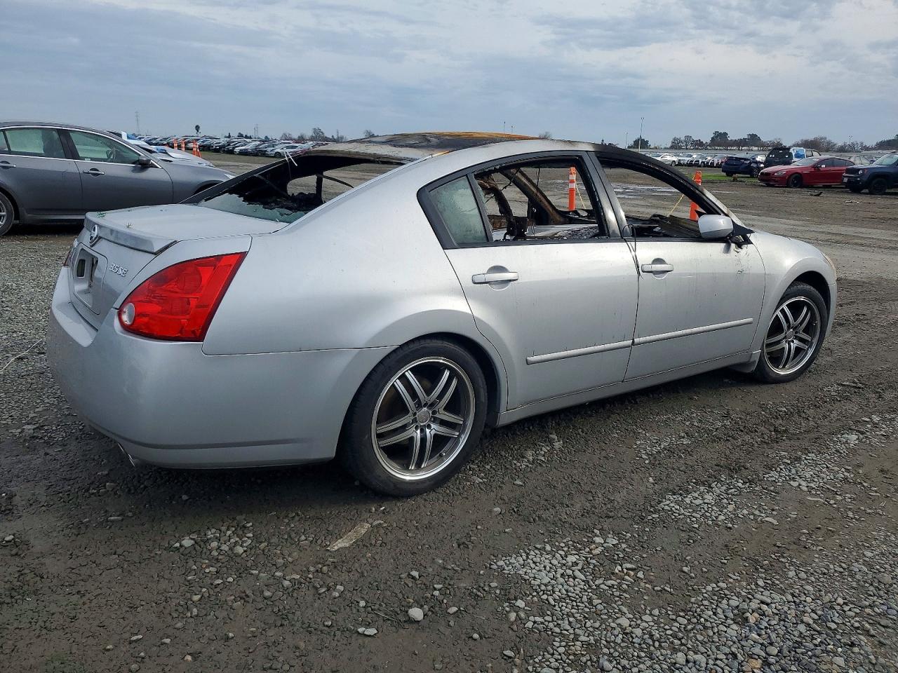 2005 NISSAN MAXIMA SE photo 3