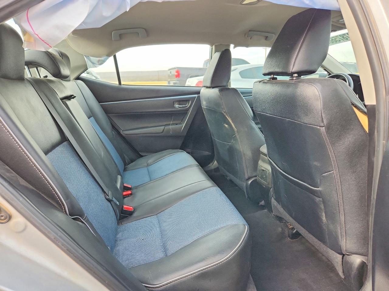2015 TOYOTA COROLLA L photo 10