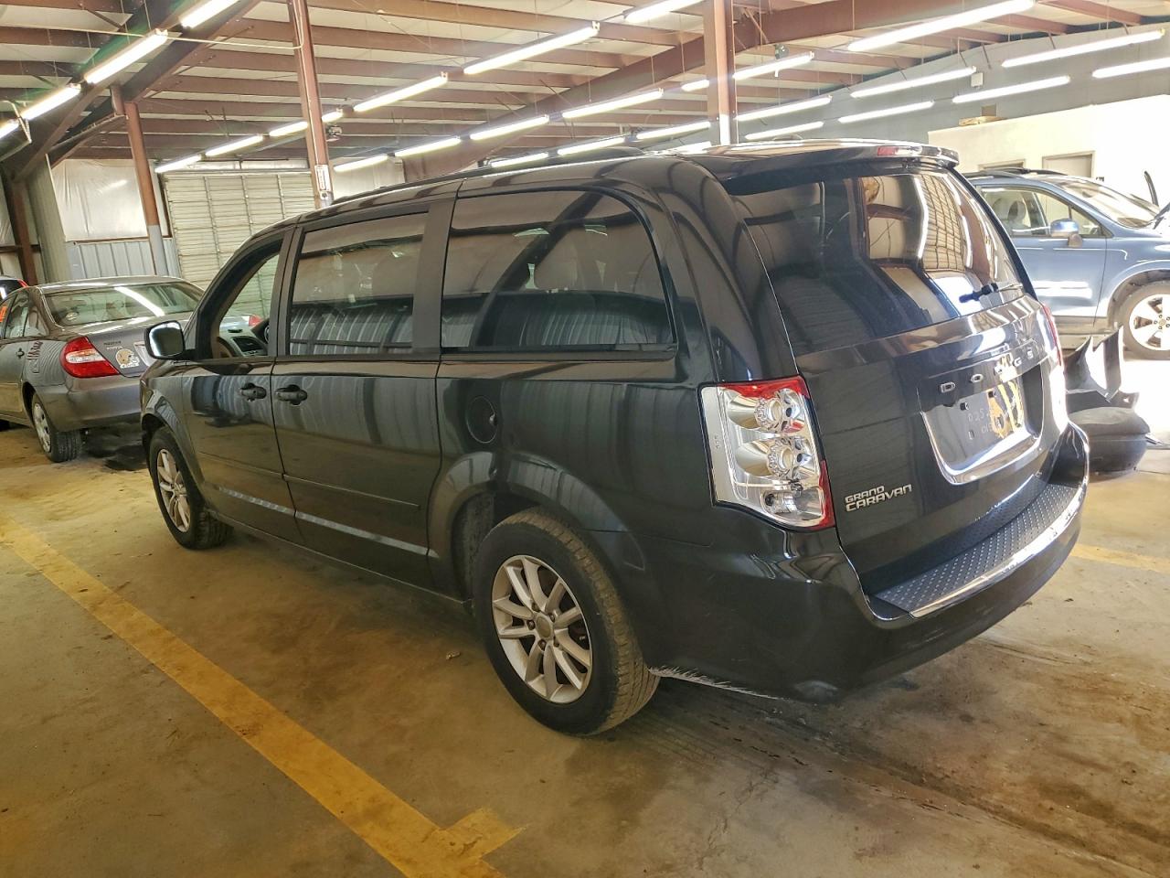 2015 DODGE GRAND CARAVAN SXT photo 2