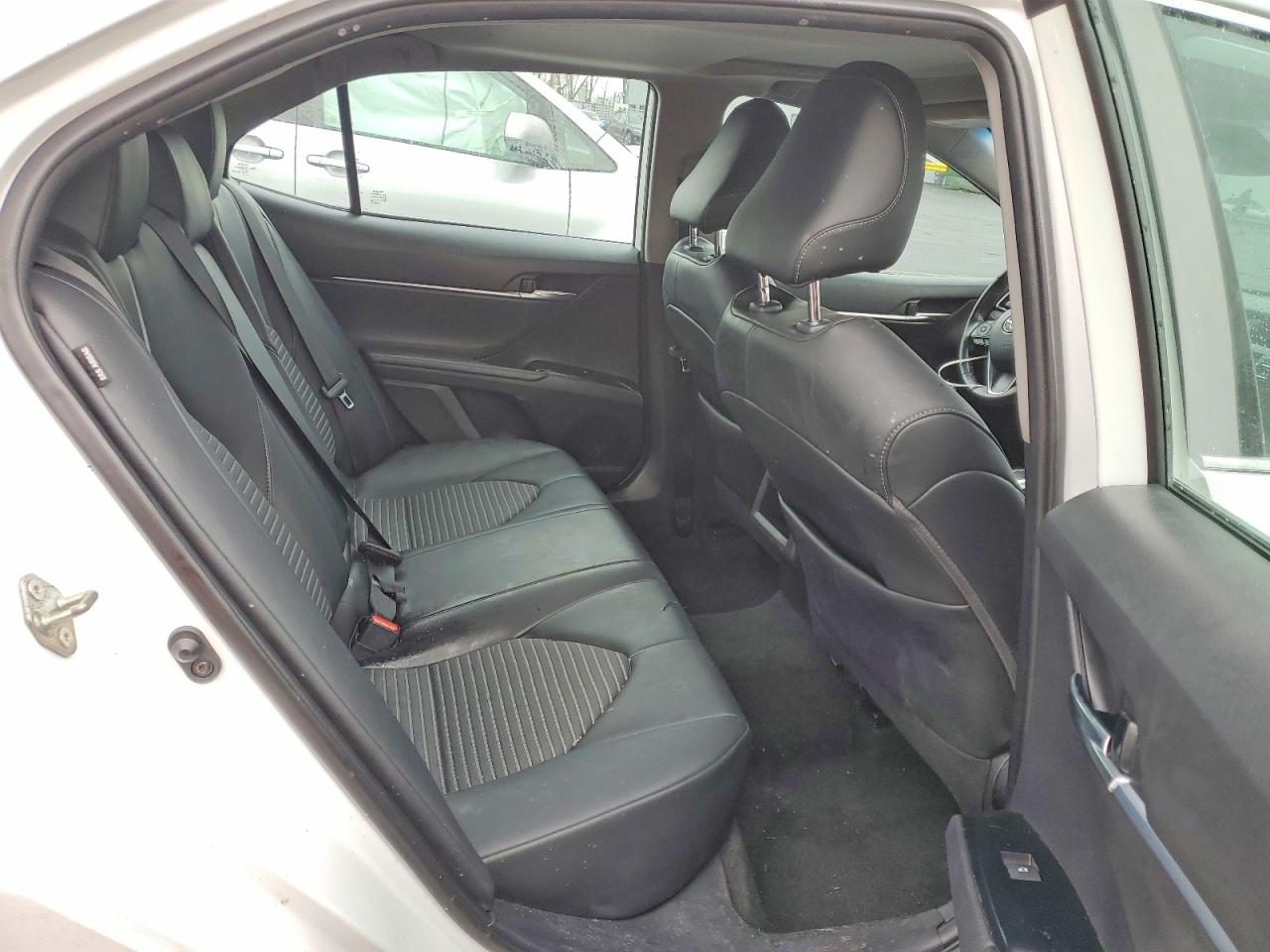 2020 TOYOTA CAMRY SE photo 10