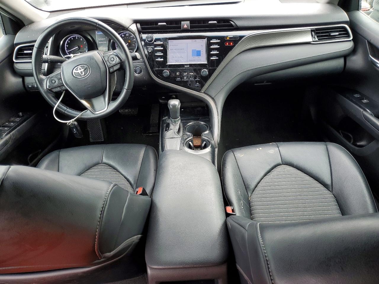 2020 TOYOTA CAMRY SE photo 8