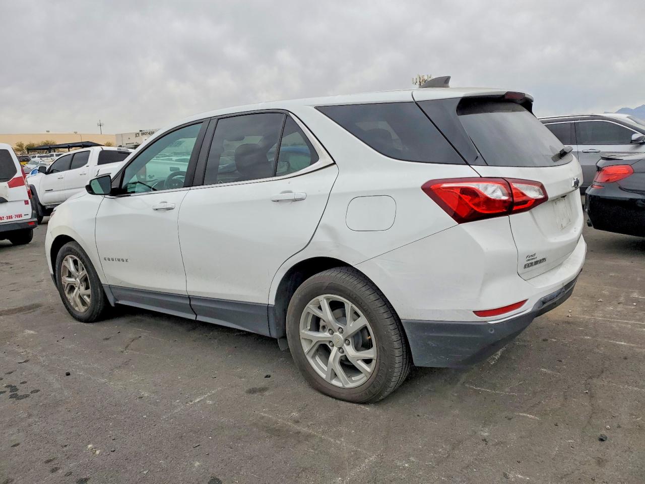 2021 CHEVROLET EQUINOX LT photo 2