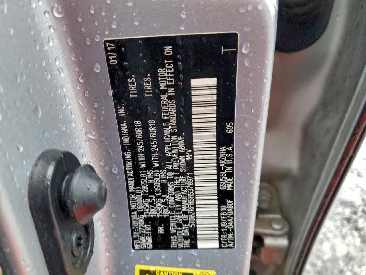 2017 TOYOTA HIGHLANDER LE photo 13